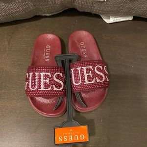 🚫Donated‼️Hot pink w rhinestones guess slides